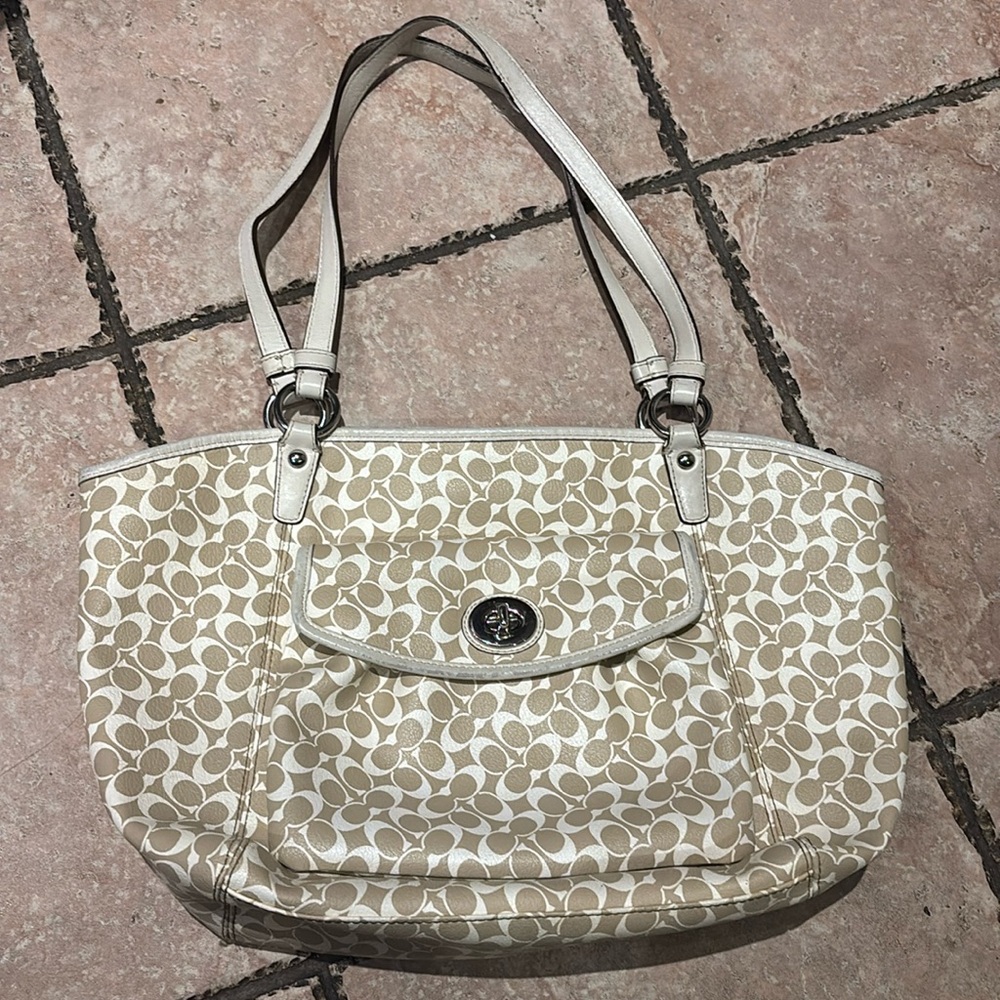 COACH HANDBAG